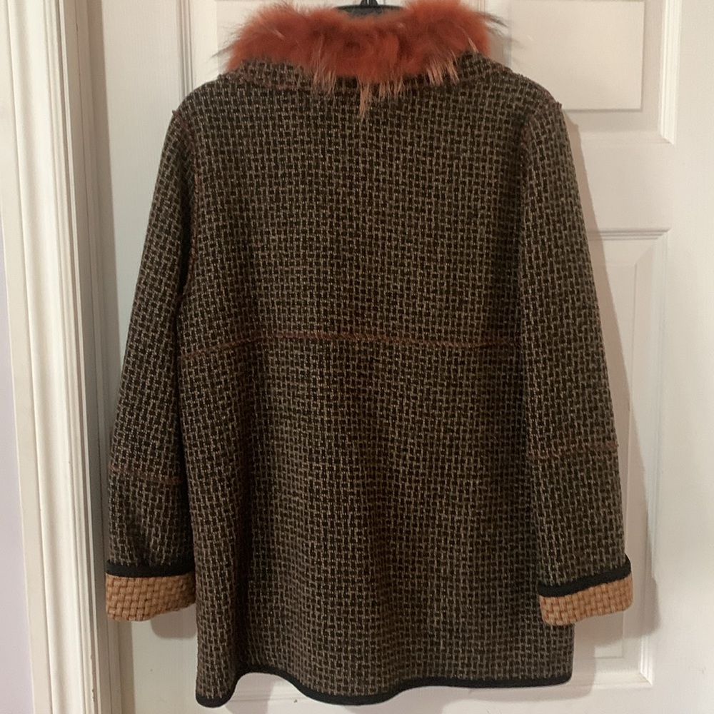 TWEED/ Herringbone coat with fur trim. - Picture 6 of 13